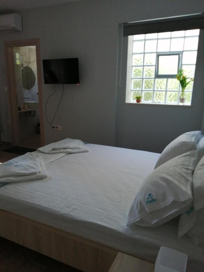 Perla Studios Paralia Dionisiou Eksteriør billede